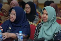 Kepala BKPSDM Kota Pontianak Yuni Rosdiah (kanan) dan Kepala Dinas Pendidikan dan Kebudayaan Kota Pontianak Sri Sujiarti/Prokopim