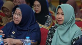 Kepala BKPSDM Kota Pontianak Yuni Rosdiah (kanan) dan Kepala Dinas Pendidikan dan Kebudayaan Kota Pontianak Sri Sujiarti/Prokopim
