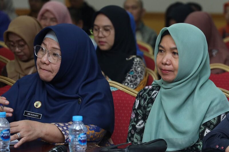 Kepala BKPSDM Kota Pontianak Yuni Rosdiah (kanan) dan Kepala Dinas Pendidikan dan Kebudayaan Kota Pontianak Sri Sujiarti/Prokopim