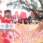 Para peserta Karnaval  mengkampanyekan 'Ayo Donor Darah' dalam rangka HUT ke-80 PMI/Kominfo 
