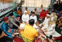 Nurul Samsih dan Susilawati, satu di antara tiga pasangan yang melangsungkan pernikahan di Mal Pelayanan Publik/Kominfo/Prokopim 