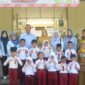 Penyerahan KIA kepada siswa-siswi SDN 15 Kecamatan Pontianak Selatan menjadi wujud sinergitas Disdukcapil bersama Kejati dan Kejari dalam memenuhi hak anak memiliki dokumen kependudukan/disdukcapil/prokopim