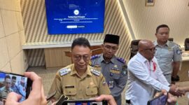 Wali Kota Pontianak Edi Rusdi Kamtono saat diwawancarai usai memimpin Rapat Koordinasi soal jam operasional kendaraan angkutan berat/Prokopim 