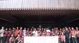 Foto bersama walikota Pontianak bersama atlit kontingan dari kota Pontianak/prokopim