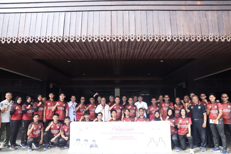 Foto bersama walikota Pontianak bersama atlit kontingan dari kota Pontianak/prokopim