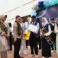 Walikota Pontianak menyerahkan penghargaan kepada pemenang duta genre kota Pontianak