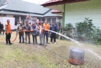 Bahasan uji coba alat damkar bantuan kepada masyarakat/Prokopim/Kominfo 