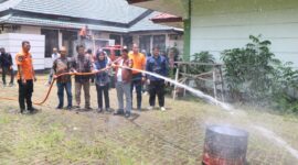 Bahasan uji coba alat damkar bantuan kepada masyarakat/Prokopim/Kominfo 