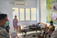 Wali Kota Pontianak Edi Rusdi Kamtono meninjau Klinik SiGerak untuk terapi pasien pasca stroke/Prokopim 