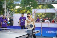 Wali Kota Pontianak Edi Rusdi Kamtono saat unjuk kebolehan bermain tenis meja di 'Road to Pingpong CFD'/Prokopim 