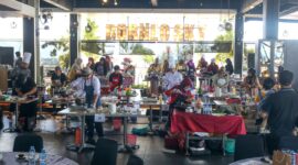 Suasana lomba masak ikan asam pedas di hotel borneo