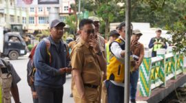Wali Kota Pontianak Edi Rusdi Kamtono saat meninjau lokasi penataan trotoar/Kominfo 