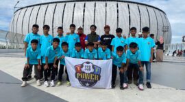 Tim Kalbar berfoto didepan stadion JIS