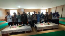 Team Akresitasi berfoto bersama dengan wakil rektor 4