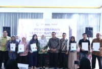 Penyerahan sertifikat halal bantuan dari Pemkot Pontianak untuk UMKM.