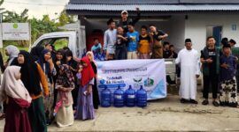 Bantuan AWI kepada pesantren dan panti asuhan di kalbar