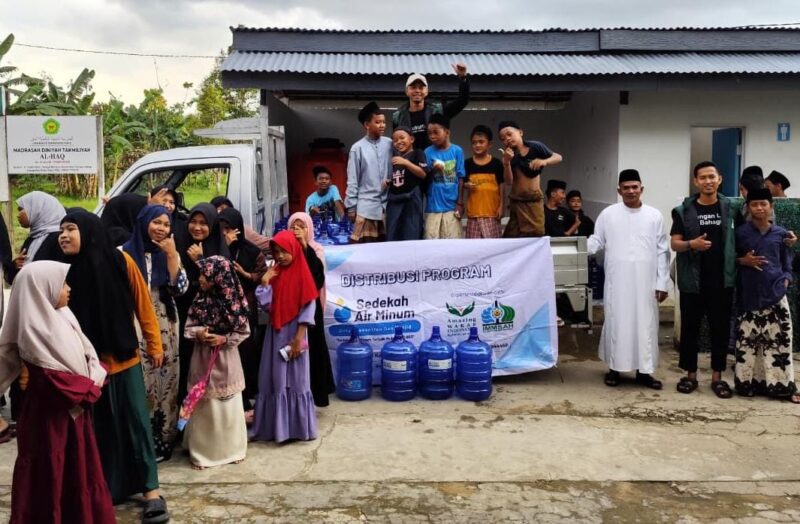Bantuan AWI kepada pesantren dan panti asuhan di kalbar