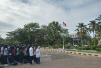 Peringatan hari kesaktian Pancasila 1 Oktober 2025 ditandai dengan apel pengibaran bendera di halaman kantor rektorat Untan. 