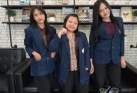 Mahasiswa Untan bergaya dengan Almamater baru yang tampil stylish dan keren