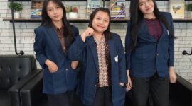 Mahasiswa Untan bergaya dengan Almamater baru yang tampil stylish dan keren