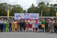 Walikota Pontianak berfoto bersama usai melaksanakan upacara peringatan HUT kota Pontianak yang ke- 254 tahun