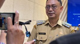 Walikota Pontianak Edi Rusdi kamtono memberikan keterangan pers