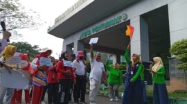 RSUD SSMA Kota Pontianak menggelar jalan sehat dalam rangka peringatan Hari Diabetes Sedunia atau World Diabetes Day (WDD) 2025.