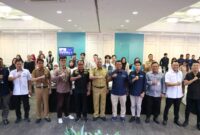 Para peserta bimtek berfoto bersama dengan GM pelindo 2 Pontianak 