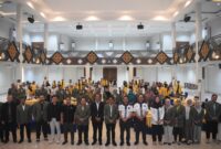 Foto bersama peserta dengan rektor UPB 