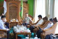 *Caption Foto* :

Wali Kota Pontianak Edi Rusdi Kamtono menerima kunjungan Kedeputian I Kantor Staf Presiden (KSP) dalam rangka verifikasi lapangan.