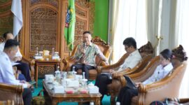 *Caption Foto* :

Wali Kota Pontianak Edi Rusdi Kamtono menerima kunjungan Kedeputian I Kantor Staf Presiden (KSP) dalam rangka verifikasi lapangan.