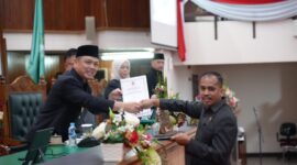Penyerahan Laporan APBD Kalbar tahun anggaran 2026 dari gubernur Kalbar kepada DPRD kalbar