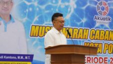 Wali Kota Pontianak yang juga selaku Ketua Akuatik Indonesia Kota Pontianak memberikan arahan saat pembukaan Muscab.