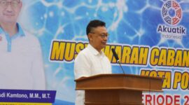 Wali Kota Pontianak yang juga selaku Ketua Akuatik Indonesia Kota Pontianak memberikan arahan saat pembukaan Muscab.