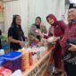 kadisporapar kalbar bersama rombongan melakukan peninjauan stand di borneo fair 2025