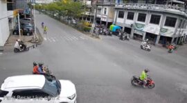 Kondisi lalu lintas di persimpangan Jalan Tanjungpura-Diponegoro (Parit Besar) yang bisa diakses melalui live streaming kanal Youtube Dishub Kota Pontianak