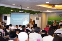 Wali Kota Pontianak Edi Rusdi Kamtono membuka kegiatan pembinaan dan peningkatan kompetensi nazir se-Kota Pontianak.