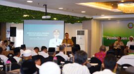 Wali Kota Pontianak Edi Rusdi Kamtono membuka kegiatan pembinaan dan peningkatan kompetensi nazir se-Kota Pontianak.