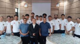 tim bola tangan indonesia berfoto bersama dengan ketua pembina ABTI Indonesia