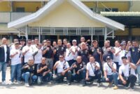 daud yordan berpose bersama para pendukungnya.