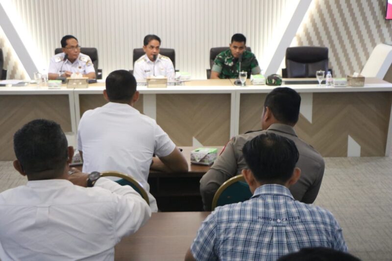 Wakil Wali Kota Pontianak Bahasan saat memimpin rapat koordinasi bersama Satgas Premanisme.