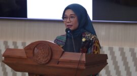Inspektur Kota Pontianak Trisnawati membuka sosialisasi pengelolaan dan pertanggungjawaban dana hibah dan bansos di lingkungan Pemerintah Kota Pontianak