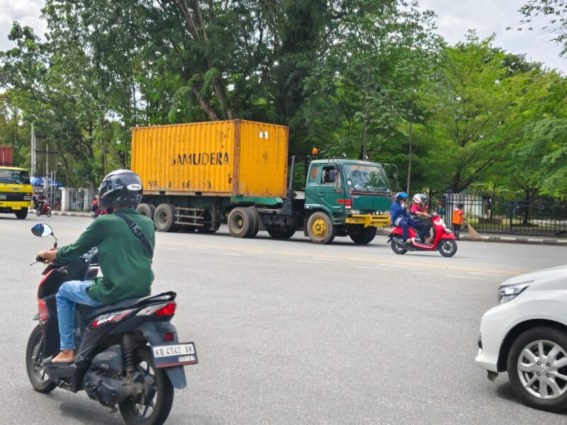 Dinas Perhubungan Kota Pontianak memperketat pengawasan kendaraan besar demi keselamatan pengguna jalan.