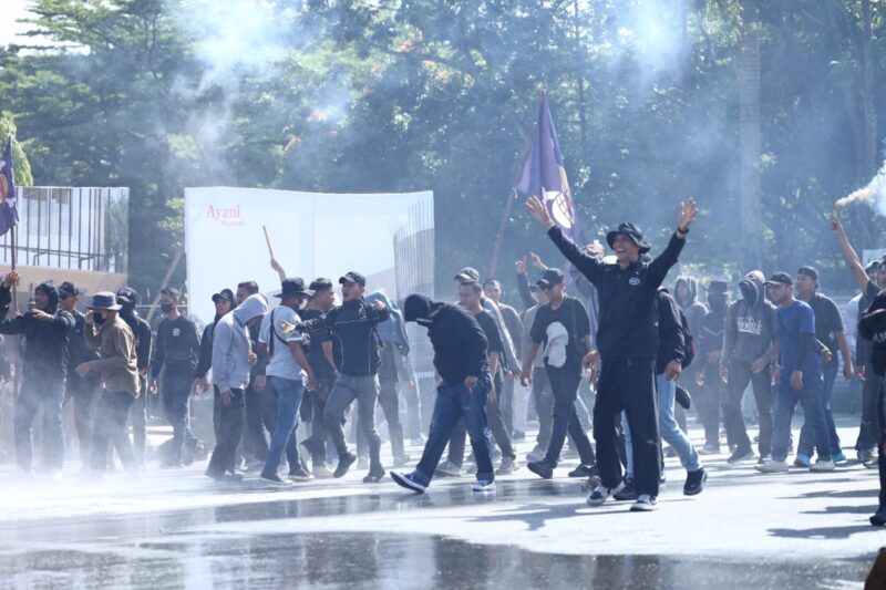 Wali Kota Pontianak Edi Rusdi Kamtono menghadiri Simulasi Pengamanan (Sispam) Kota Pontianak dalam rangka pelayanan aksi unjuk rasa.