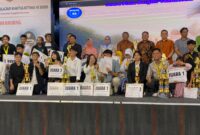 Panitia, juri dan seluruh peserta berfoto bersama dalam Festival Film Pelajar Khatulistiwa 