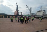 Suasana aktivitas di Pelabuhan Kijing di Kabupaten Mempawah