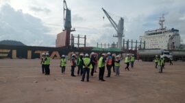 Suasana aktivitas di Pelabuhan Kijing di Kabupaten Mempawah