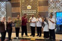 Rombongan UNSIKA disambut oleh Wakil Rektor Bidang Perencanaan, Kerja Sama, dan Sistem Informasi Prof. Dr. rer.nat. Ir. R. M. Rustamaji, M.T., IPU, Wakil Rektor Bidang Kemahasiswaan dan Alumni Dr. Achmadi, M.Si., Kepala Biro Keuangan dan Umum Fahrizal, S.E., M.M., serta Kepala Biro Perencanaan, Kerja Sama, dan Humas Endah Priyanti, S.Hut., M.M.