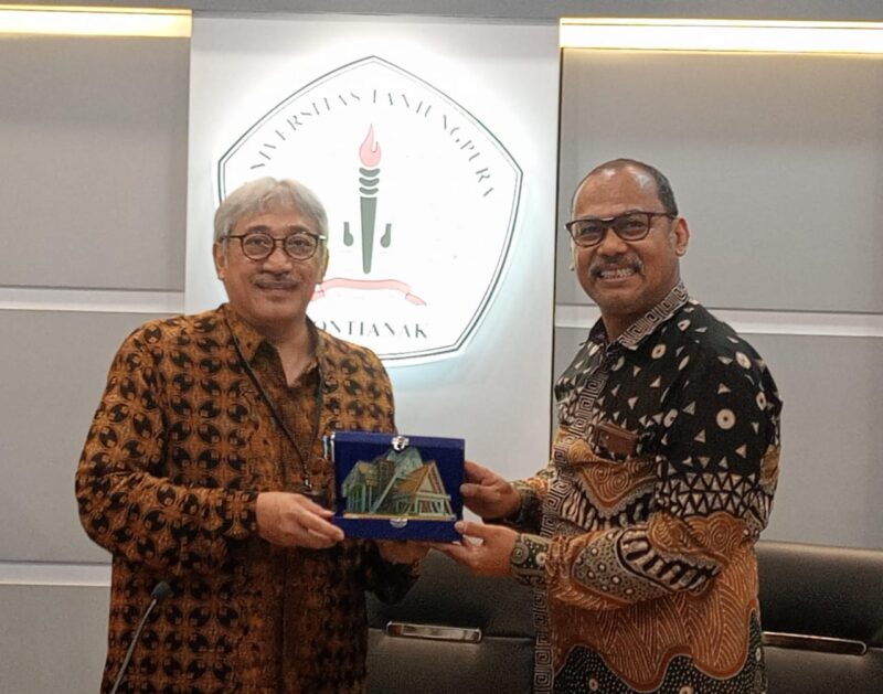 pertemuan antara ISI Yogyakarta dan Untan bertempat di gedung rektorat untan