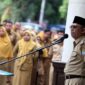 Sekretaris Daerah Kota Pontianak Amirullah memberi arahan kepada ASN pada apel pagi.
